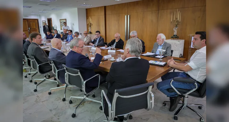 Confira imagens da reunião.