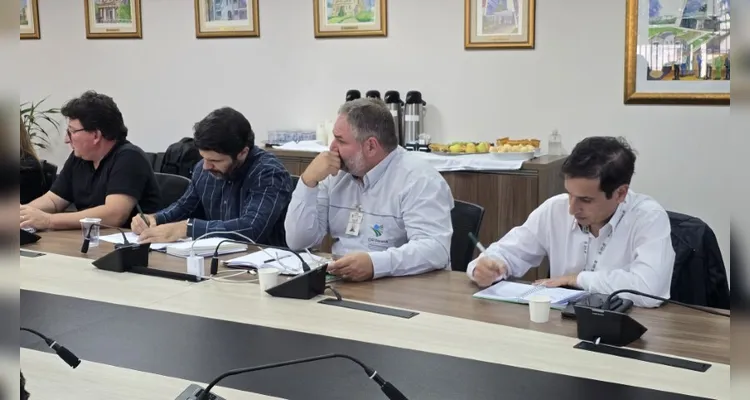 Sindileite/PR debate futuro do mercado de leite no Paraná