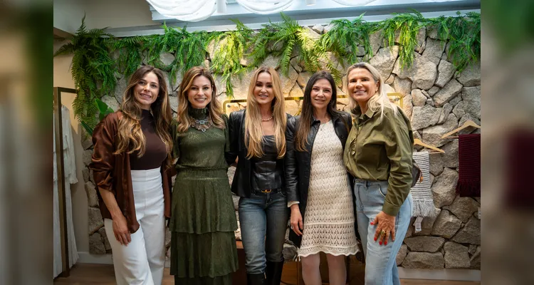 Talirian Angiellen, Cecilia Prado, Kely Tamilin, Scheila Gechele e Marina Sacchi