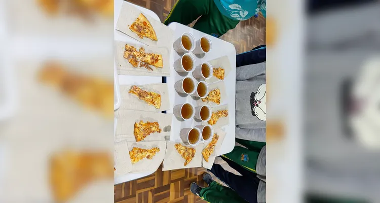 A dinâmica possibilitou a participação da turma e permitiu visualizar, na prática, a relação entre o inteiro e suas partes.
