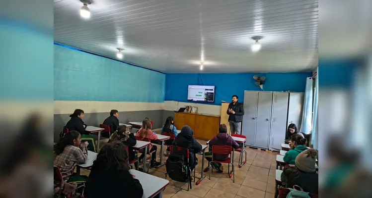 Por meio de conversas, dinâmicas e entrevistas, os estudantes puderam ampliar seus conhecimentos.
