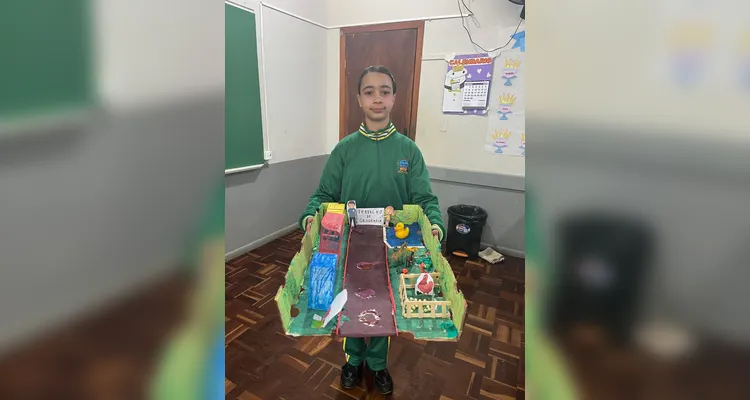 Os alunos desenvolveram, com a participação das famílias, maquetes representando diferentes fontes de energia sustentável.