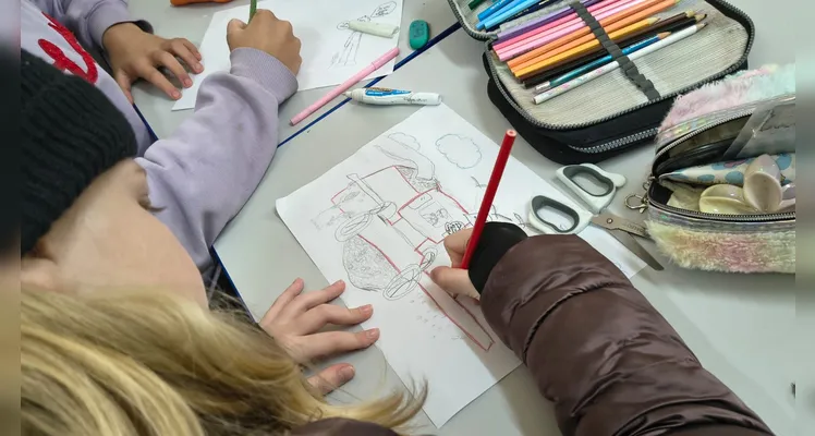 Os alunos realizaram inúmeras ações práticas após assistirem a videoaula, como rodas de conversa, "investigações", pesquisas, a produção de desenhos e a participação em um debate.