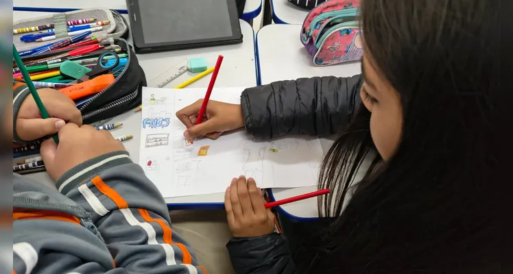 Os alunos realizaram inúmeras ações práticas após assistirem a videoaula, como rodas de conversa, "investigações", pesquisas, a produção de desenhos e a participação em um debate.