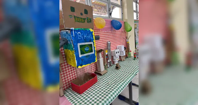 Os alunos realizaram pesquisas, estudos com algoritmos e confeccionaram seus próprios robôs utilizando materiais recicláveis.
