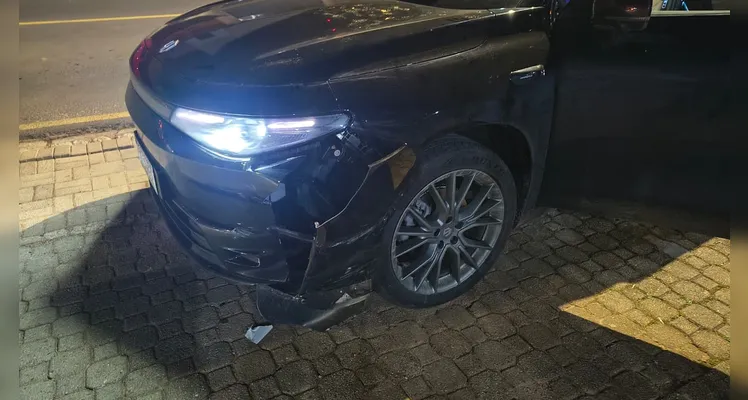 Motorista avança preferencial e causa acidente com três carros em PG