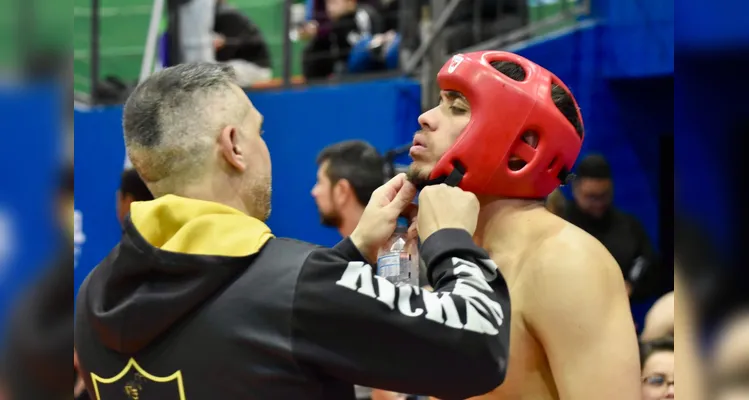 Troféus e medalhas marcam as conquistas de Ponta Grossa no Paraná Combate