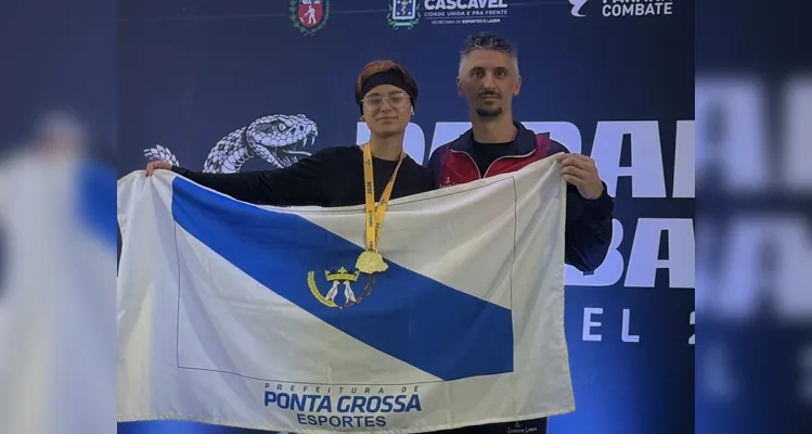 Troféus e medalhas marcam as conquistas de Ponta Grossa no Paraná Combate