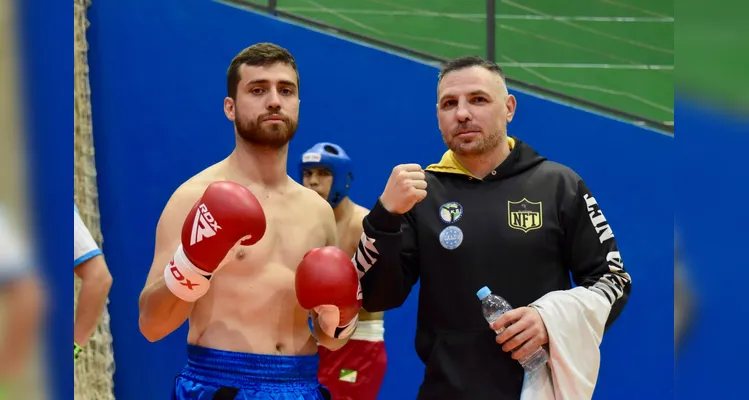 Troféus e medalhas marcam as conquistas de Ponta Grossa no Paraná Combate