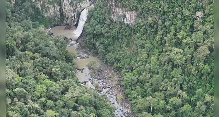 Fotógrafa desaparecida é encontrada sem vida após buscas em cachoeira
