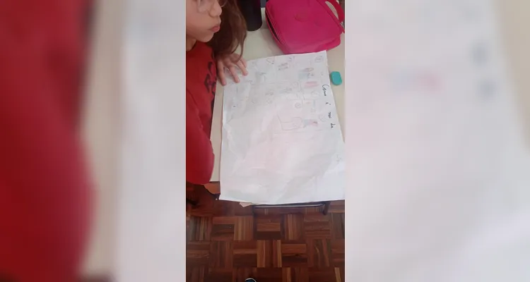 Como parte do projeto, os alunos realizaram uma pesquisa com seus familiares, produziram poemas autorais e confeccionaram cartazes sobre o tema.