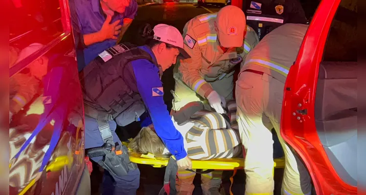 Motorista passa mal ao volante, perde o controle e colide contra carro em PG