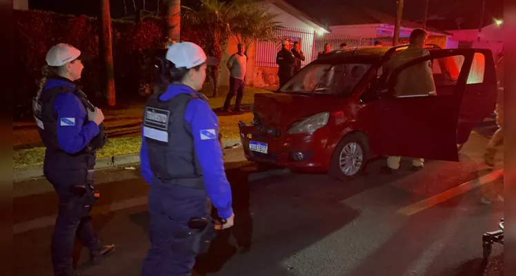 Motorista passa mal ao volante, perde o controle e colide contra carro em PG
