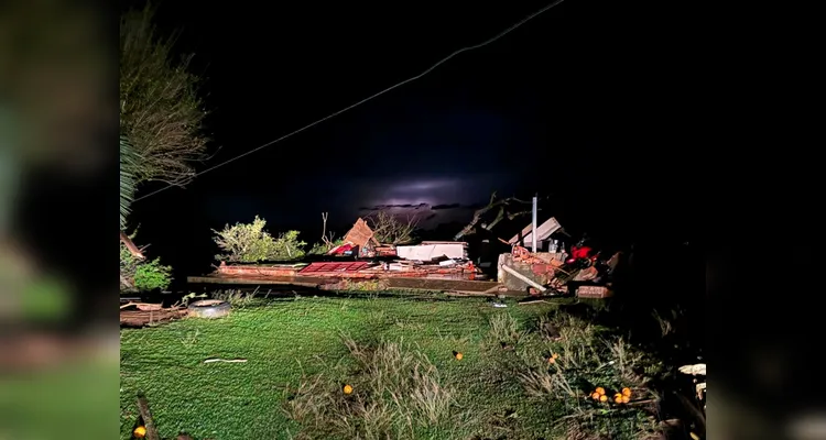Prefeitura mobiliza secretarias e Defesa Civil após tornado atingir Piraí do Sul