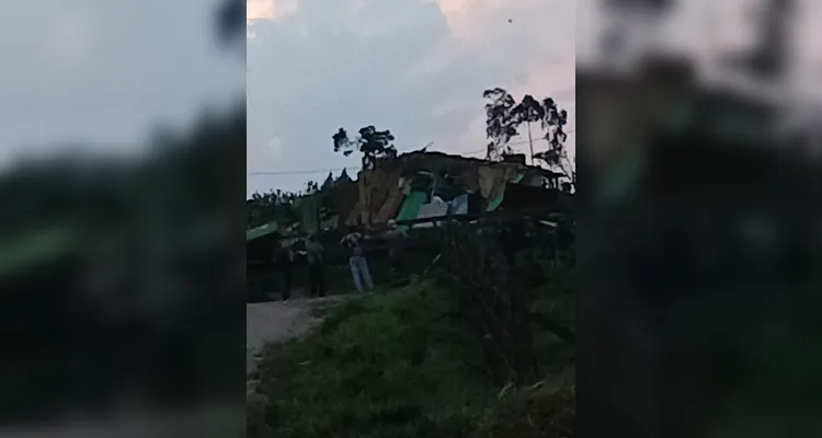 Tornado atinge Piraí do Sul e deixa rastro de destruição