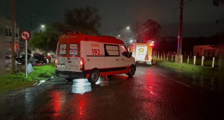 Homem sem CNH bate carro contra trem e deixa dois feridos na Av. Monteiro Lobato