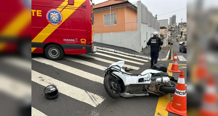 Carro avança preferencial e atinge motociclista na Rua Tenente Pinto Duarte