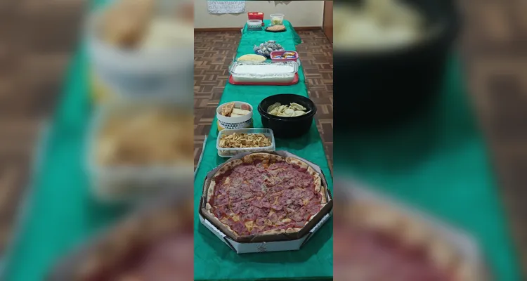 Como atividade de encerramento, os alunos trabalharam o tema “A culinária dos povos formadores do Brasil” e levaram para a sala de aula pratos típicos relacionados às culturas indígena, africana e europeia.