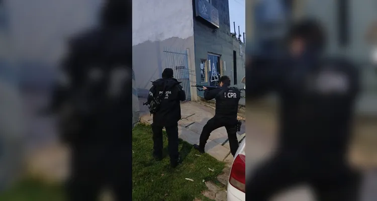 Operação contra tráfico de drogas prende 5 pessoas e cumpre mandados em PG