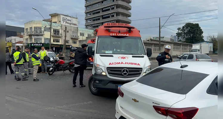Militar do Exército fica em estado grave após colidir com caminhão em PG