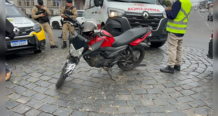 Militar do Exército fica em estado grave após colidir com caminhão em PG