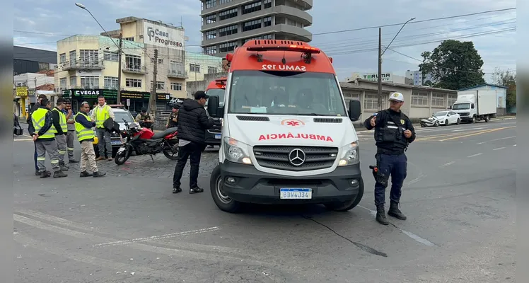 Militar do Exército fica em estado grave após colidir com caminhão em PG