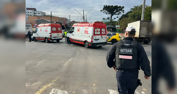Motociclista é intubado em estado grave após colidir com caminhão em PG