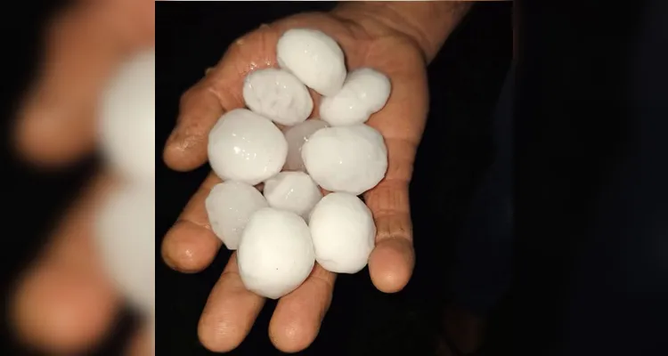 Forte chuva de granizo atinge localidades do interior de Reserva