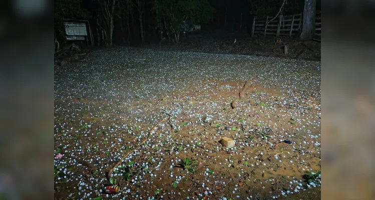 Forte chuva de granizo atinge localidades do interior de Reserva