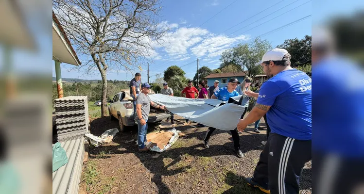 Equipes da Prefeitura de Tibagi se mobilizam após temporal com granizo atingir a cidade