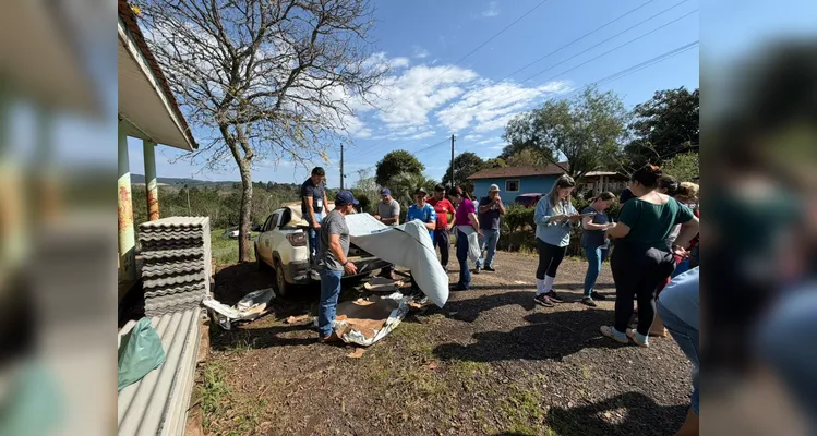 Equipes da Prefeitura de Tibagi se mobilizam após temporal com granizo atingir a cidade