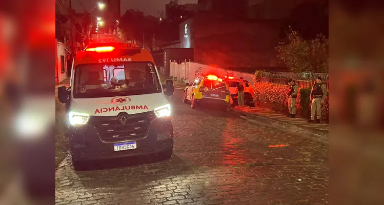 Homem é agredido e apedrejado por grupo de cerca de 20 pessoas em PG