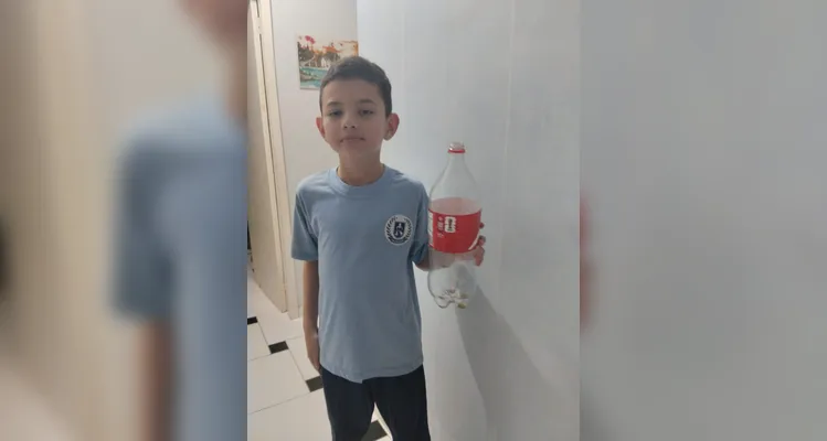 A turma identificou materiais recicláveis e reutilizados no cotidiano, aproximando os estudos de práticas sustentáveis presentes nas famílias.