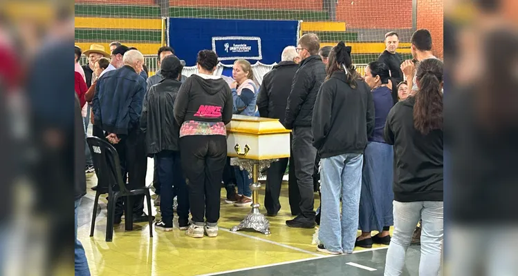 Sete vítimas do acidente na BR-373 são veladas em cerimônia coletiva em Imbituva