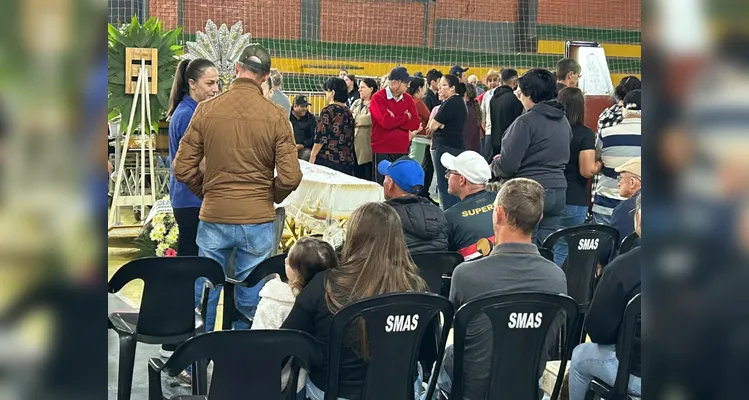 Sete vítimas do acidente na BR-373 são veladas em cerimônia coletiva em Imbituva