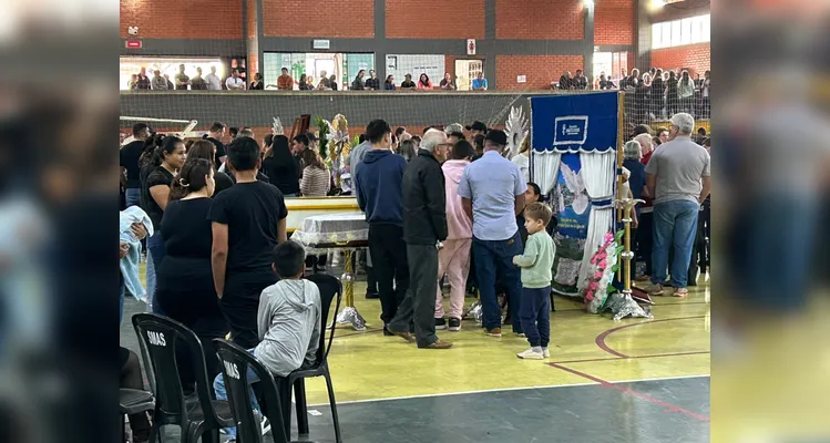 Sete vítimas do acidente na BR-373 são veladas em cerimônia coletiva em Imbituva