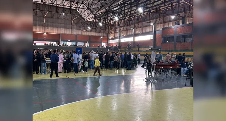 Sete vítimas do acidente na BR-373 são veladas em cerimônia coletiva em Imbituva