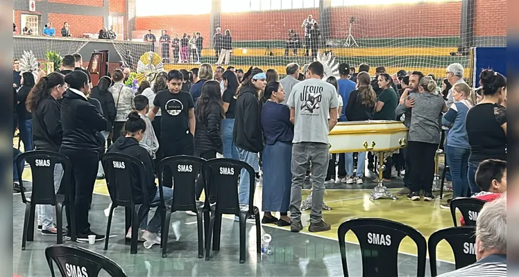Sete vítimas do acidente na BR-373 são veladas em cerimônia coletiva em Imbituva