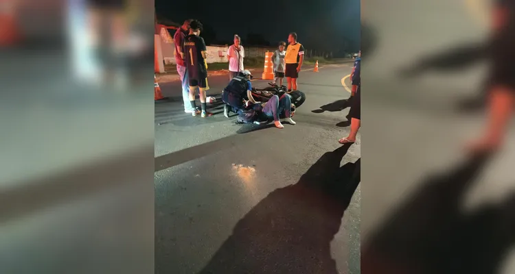 Dois homens ficam feridos após colisão frontal de motos no bairro Uvaranas
