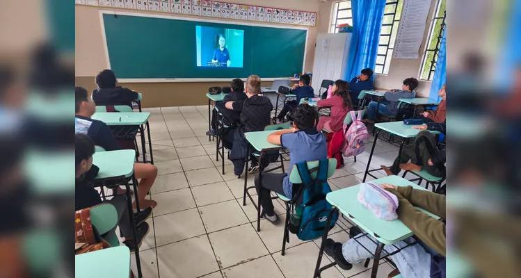 Confira a série de registros do trabalho em sala de aula.
