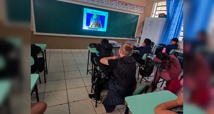 Confira a série de registros do trabalho em sala de aula.