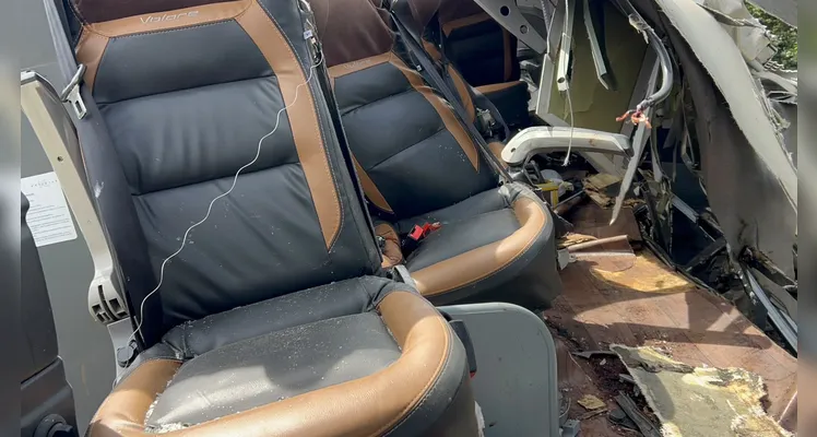 Imagens mostram estado de micro-ônibus e caminhão após acidente na BR-373