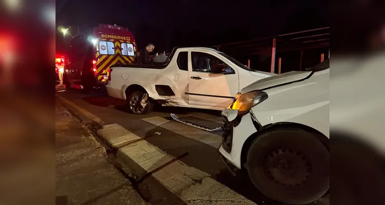 Motorista avança preferencial e colide contra carro no bairro Uvaranas em PG
