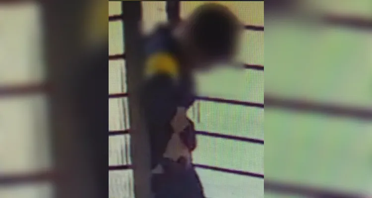 Adolescente é flagrado simulando portar arma de fogo em colégio de PG