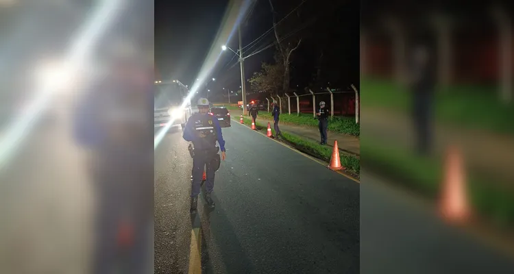 Operação 'Vizinhança Segura' aborda 39 veículos e prende dois motoristas em PG