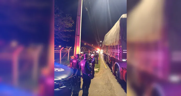 Operação 'Vizinhança Segura' aborda 39 veículos e prende dois motoristas em PG