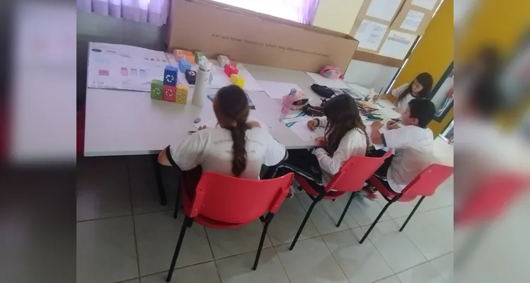 Turma de Ortigueira debate materiais sustentáveis e coleta seletiva
