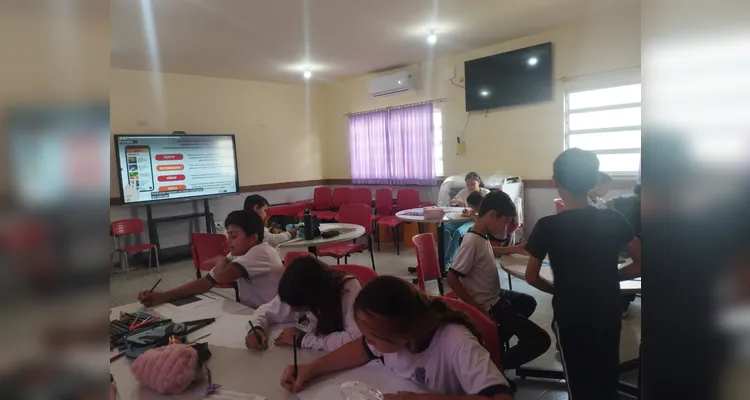 Turma de Ortigueira debate materiais sustentáveis e coleta seletiva