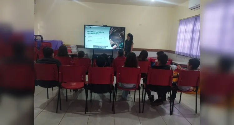 Turma de Ortigueira debate materiais sustentáveis e coleta seletiva