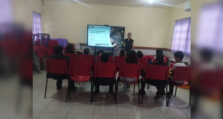 Turma de Ortigueira debate materiais sustentáveis e coleta seletiva
